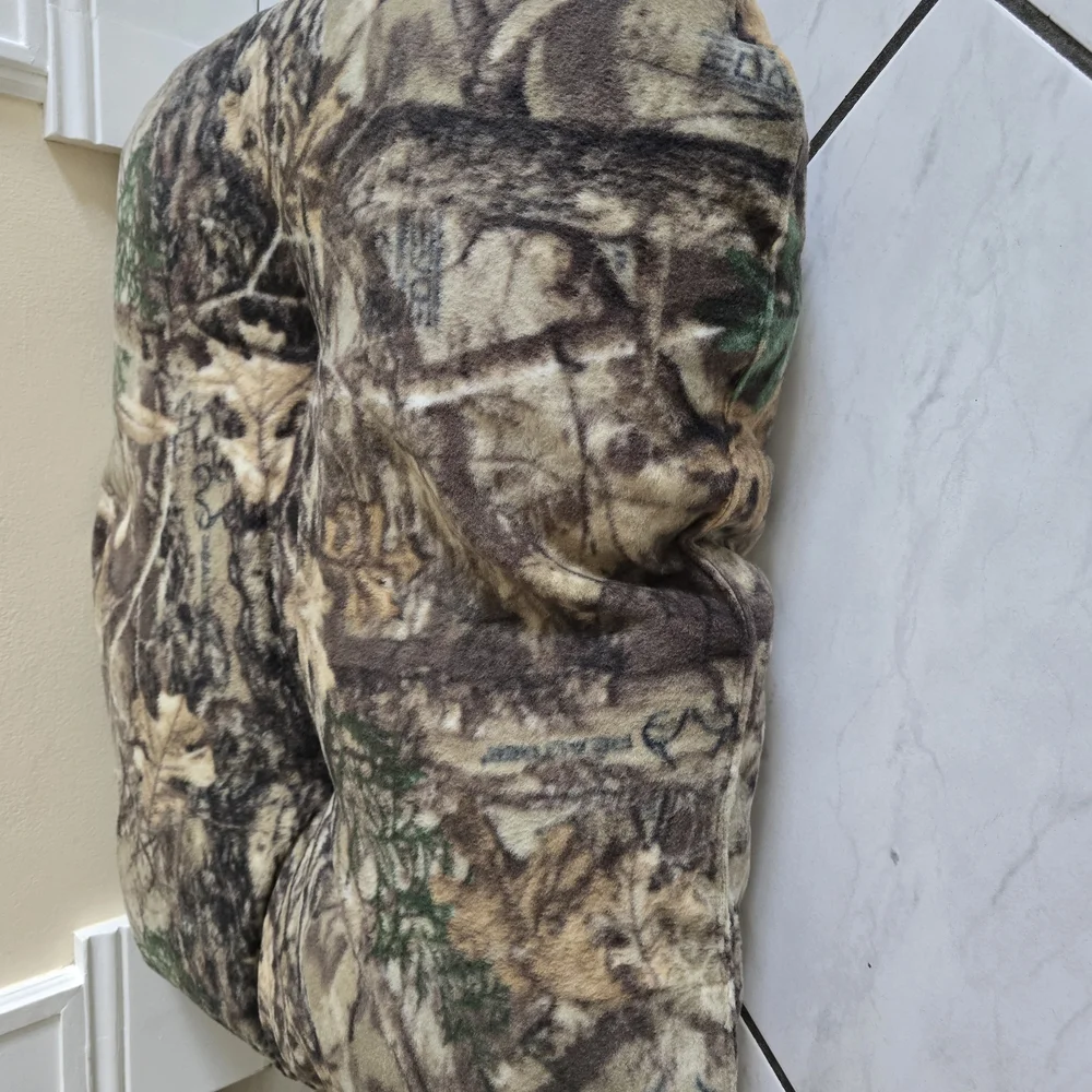 Camouflage Pet Bed New Large 33x28 Inches 2 Available